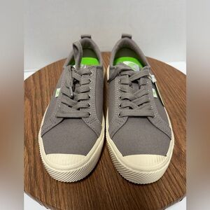 Cariuma Unisex Grey Organic Cotton Canvas Neon Green Lining Rubber Sole Sneakers